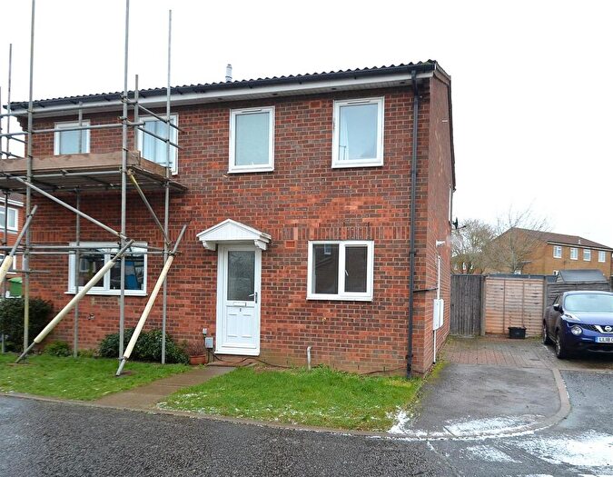 2 Bedroom Semi Detached House For Sale In Heaton Dell, Wigmore, Luton, LU2