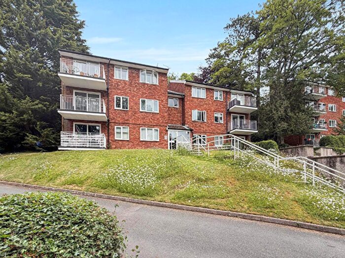 2 Bedroom Flat For Sale In Court Bushes Road, Whyteleafe, CR3