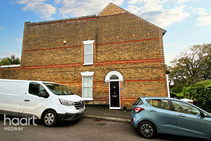 3 Bedroom End Of Terrace House For Sale In Mill Road, Rochester, ME2
