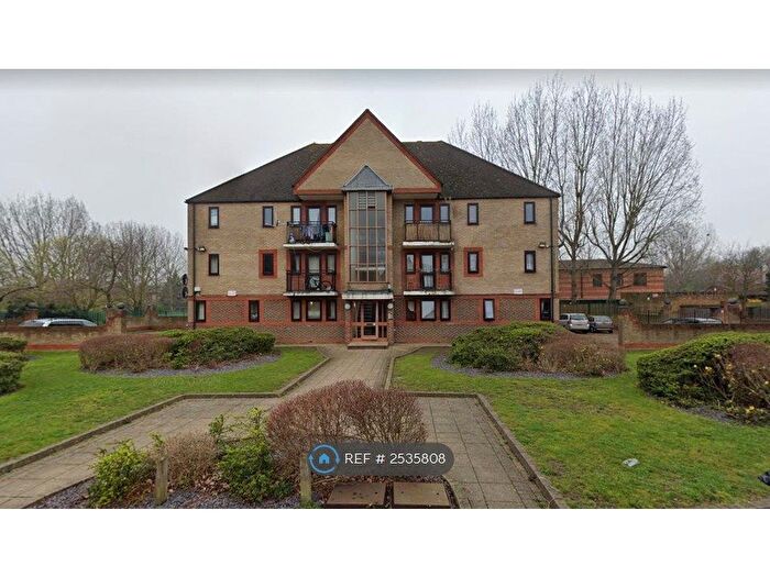 2 Bedroom Flat To Rent In Drake Crescent, London, SE28