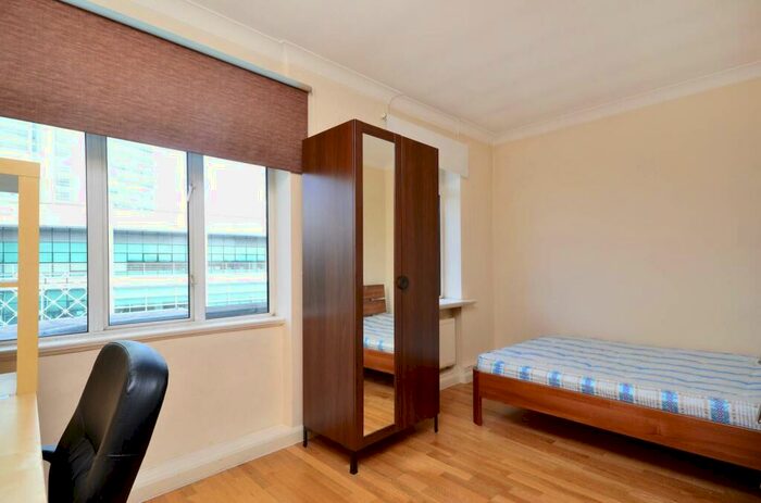 Studio To Rent In Warren Court, Fitzrovia, London, NW1