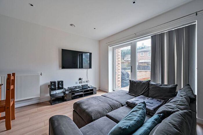 2 Bedroom Maisonette For Sale In Woolwich New Road, Woolwich, London, SE18