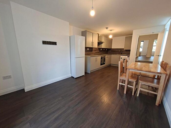 2 Bedroom Apartment To Rent In Lilac Mews, London, N22