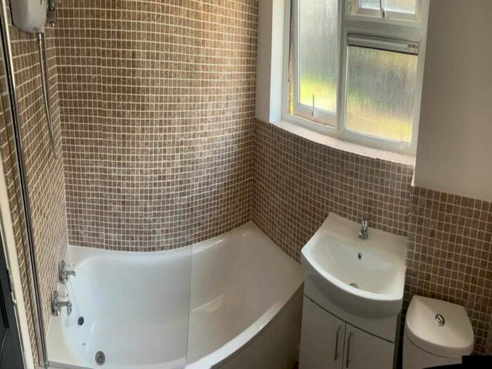 1 Bedroom Flat To Rent In Turnsteads Drive, Cleckheaton, BD19
