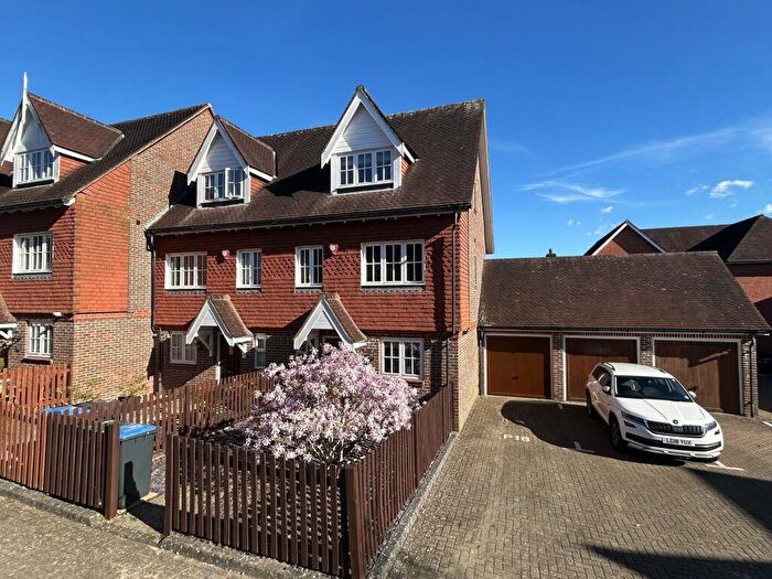 5 Bedroom End Of Terrace House For Sale In Hawthorn Place, Haywards Heath, RH16