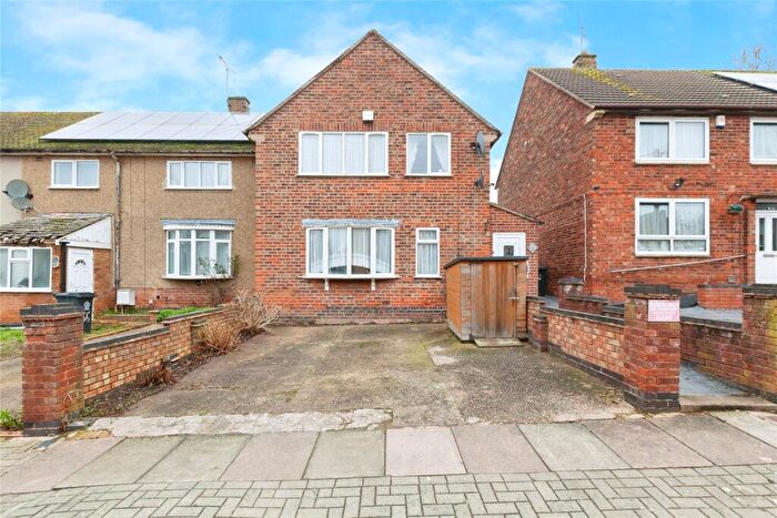 3 Bedroom Semi Detached House For Sale In Davenport Road, Leicester, Leicestershire, LE5