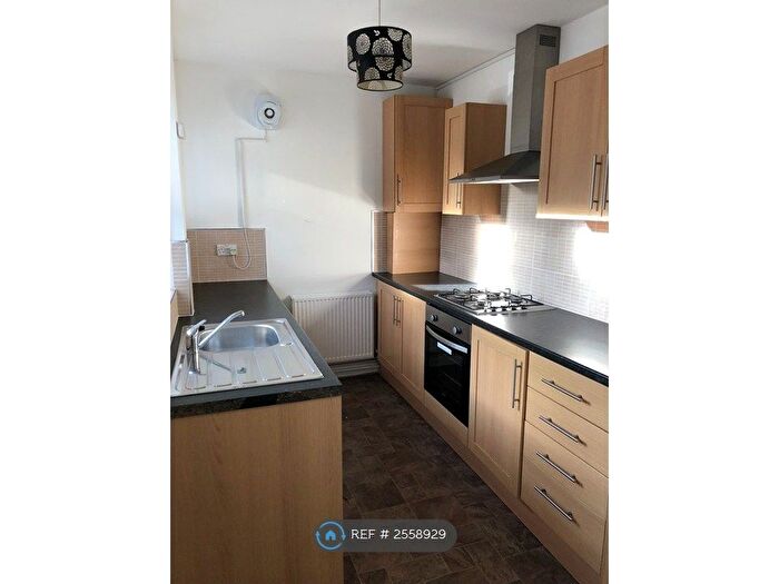 4 Bedroom Terraced House To Rent In Hough Lane, Leeds, LS13