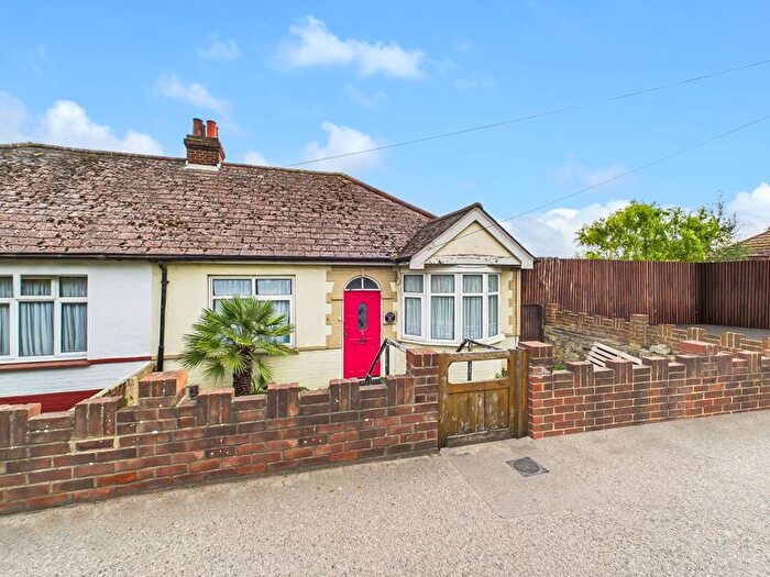 2 Bedroom Semi-detached Bungalow For Sale In Cuxton Road, Rochester, ME2