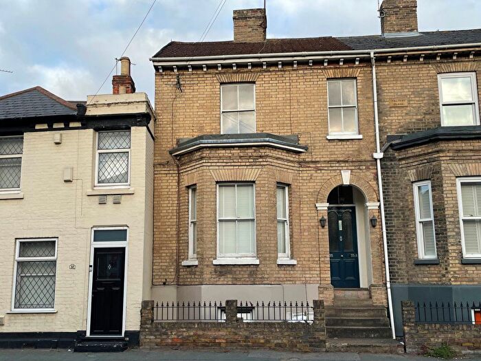 2 Bedroom Flat To Rent In Maldon Road, Colchester, CO3