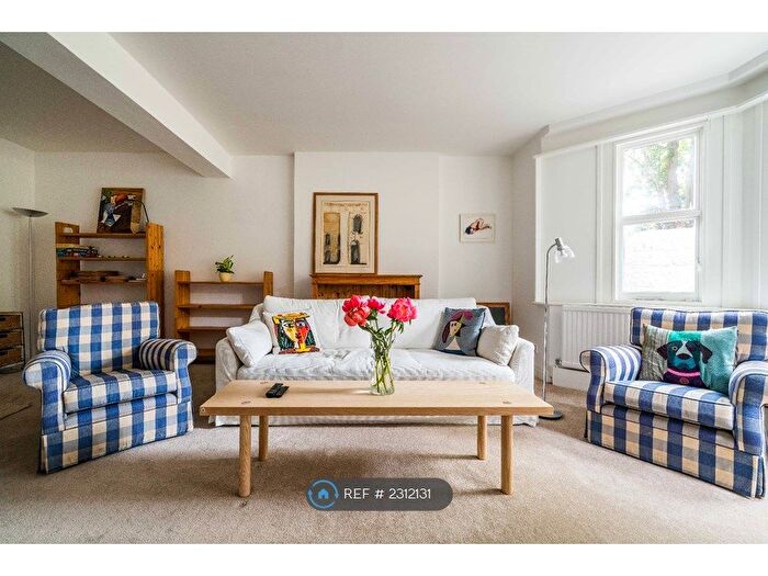 2 Bedroom Flat To Rent In Lonsdale Road, London, SW13