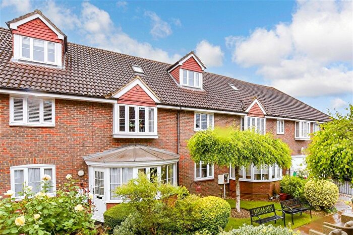 2 Bedroom Flat For Sale In High Street, Banstead, Surrey, SM7