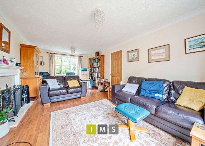 4 Bedroom Detached House For Sale In Corncrake Way, Bicester, OX26