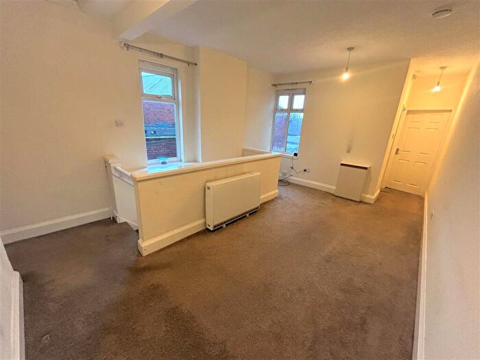 1 Bedroom Flat To Rent In Halesowen Road, Old Hill, Cradley Heath, B64