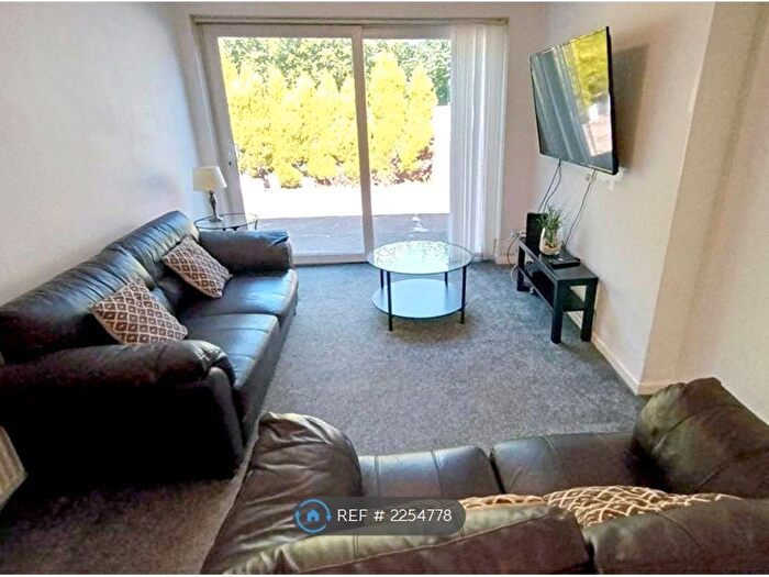4 Bedroom Detached House To Rent In St. Pauls Road, Smethwick, B66