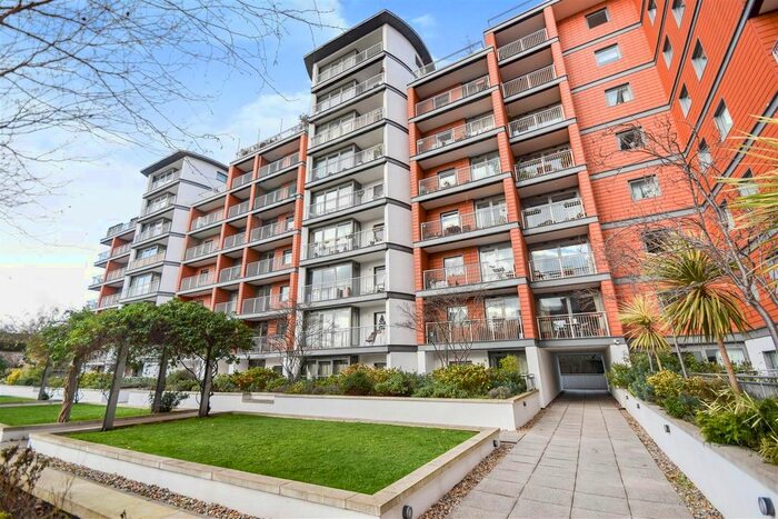 1 Bedroom Flat To Rent In Holland Gardens, Brentford, TW8