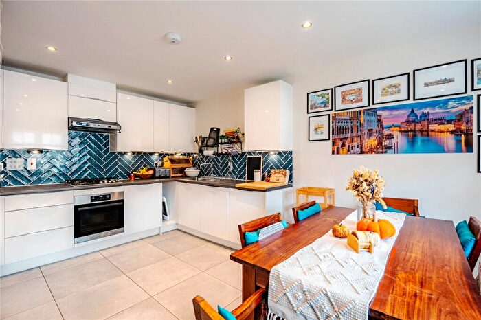 3 Bedroom End Of Terrace House For Sale In Finch Green, Caddington, Bedfordshire, LU1