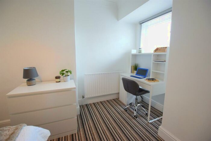 4 Bedroom Terraced House To Rent In Westbourne Grove - Student House - /, LN1