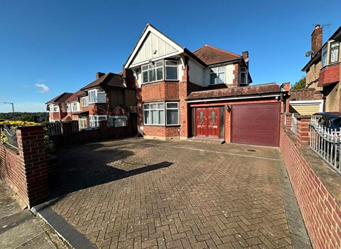 5 Bedroom Detached House To Rent In Powys Lane, London, N14
