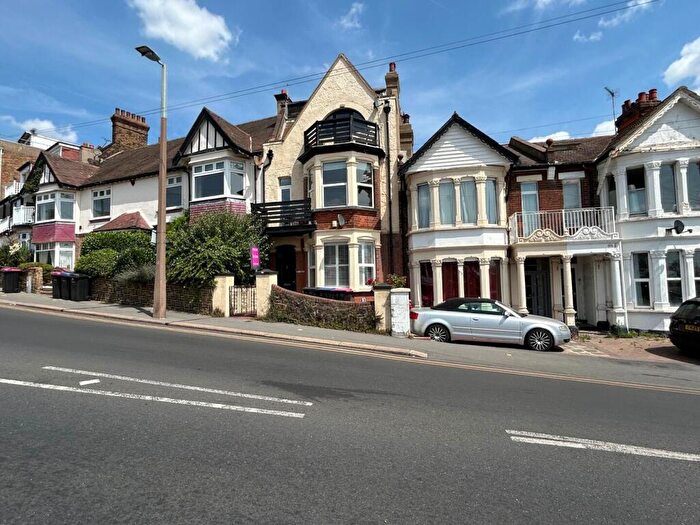 3 Bedroom Apartment For Sale In Cliff Gardens, Leigh-On-Sea, SS9