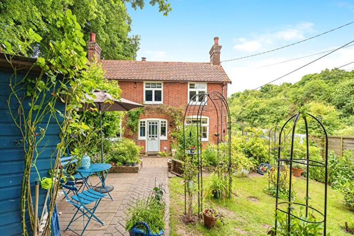 3 Bedroom Semi-Detached House For Sale In Hillside, Roughton, Norwich, NR11