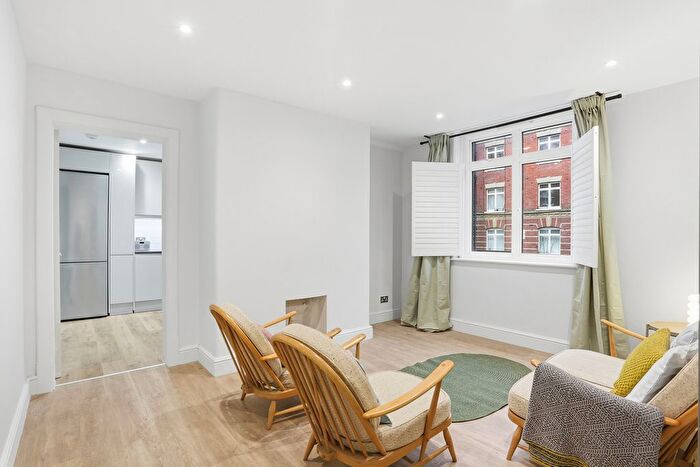 1 Bedroom Flat For Sale In Rosendale Road, Herne Hill, SE24