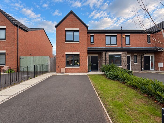 3 Bedroom End Of Terrace House For Sale In Winstanley Road, Manchester, M40