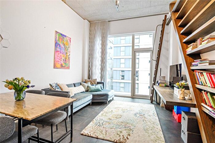 2 Bedroom Apartment To Rent In Pear Tree Street, London, EC1V