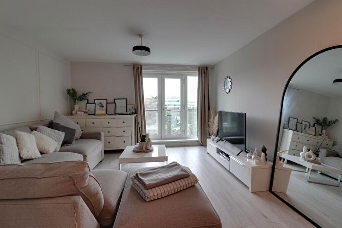 1 Bedroom Flat For Sale In Parkhouse Court, Hatfield, Hertfordshire, AL10