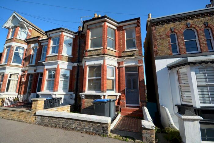 2 Bedroom Flat To Rent In South Eastern Road, Ramsgate, CT11