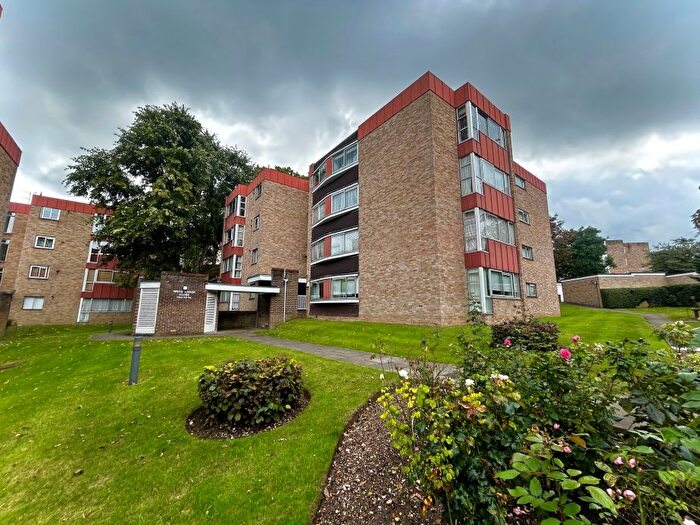 2 Bedroom Flat To Rent In White Lodge Close, Sutton, SM2