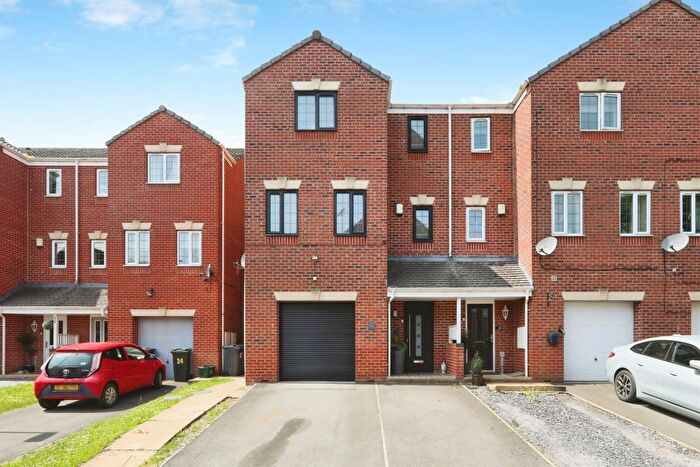 3 Bedroom Semi-Detached House For Sale In Swan Court, Askern, Doncaster, DN6