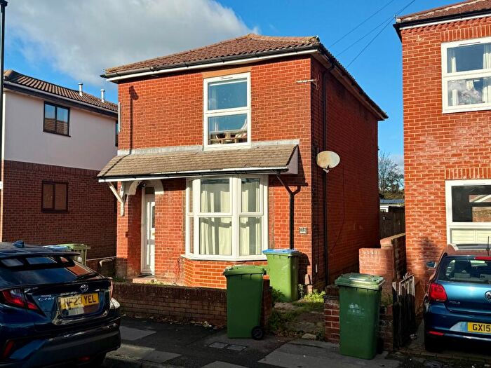 2 Bedroom Flat To Rent In Padwell Road, Portswood, Southampton, SO14