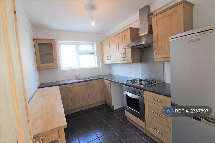 2 Bedroom Flat To Rent In Beechley Drive, Cardiff, CF5