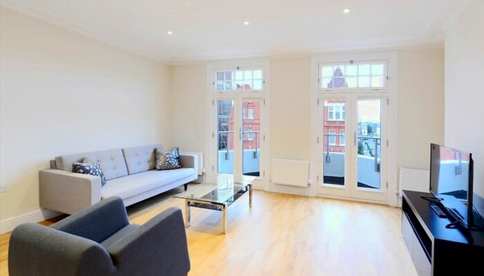 2 Bedroom Flat To Rent In Hamlet Gardens, London, W6