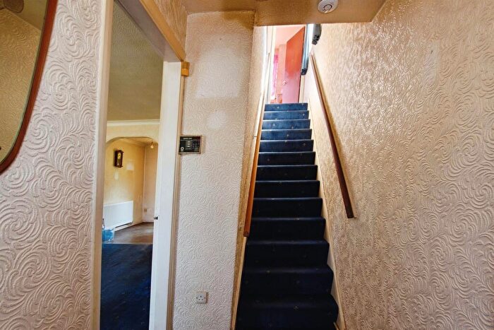 3 Bedroom Semi-Detached House For Sale In Willaston Close, Nottingham, NG6