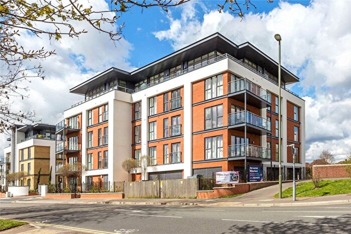 1 Bedroom Flat For Sale In Sycamore Avenue, Woking, Surrey, GU22