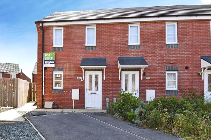 2 Bedroom End Of Terrace House For Sale In Harbottle Way, Kingswood, Hull, HU7