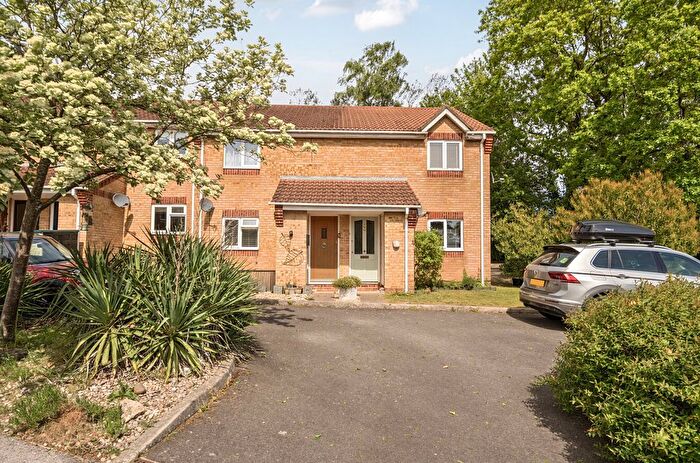 1 Bedroom Maisonette For Sale In Carters Walk, Farnham, Surrey, GU9