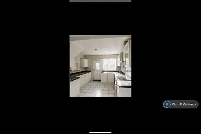 3 Bedroom Semi-Detached House To Rent In College Road, Hebburn, NE31