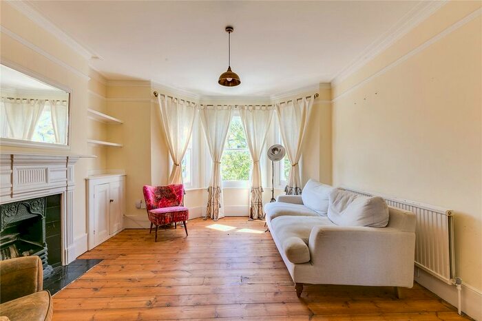 2 Bedroom Flat To Rent In Hackford Road, London, SW9