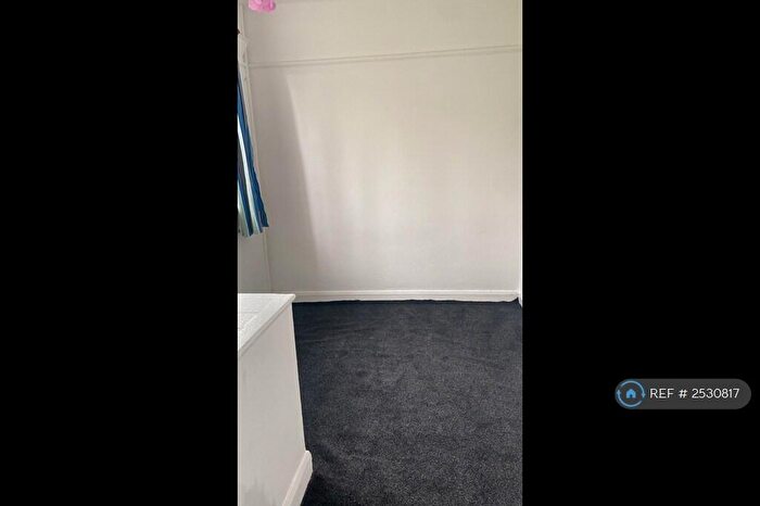 3 Bedroom Semi-Detached House To Rent In Moorcoft Dr, Manchester, M19