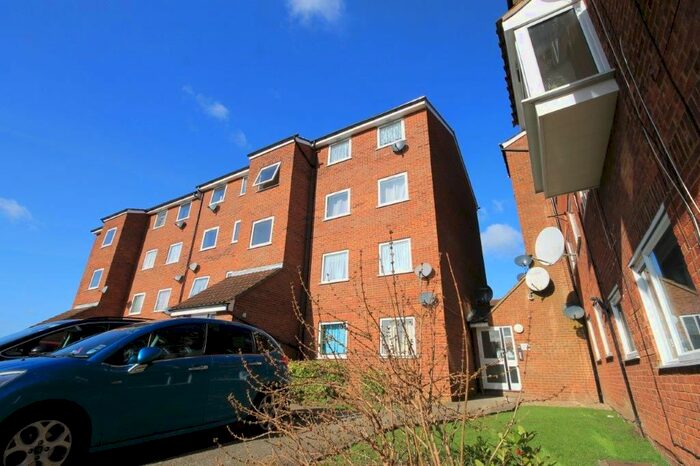2 Bedroom Flat To Rent In Makepeace Road, Northolt, UB5