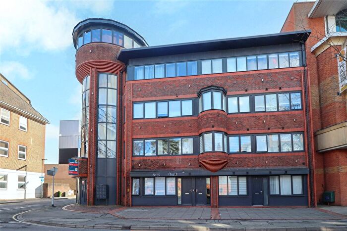 1 Bedroom Flat For Sale In Woking, Surrey, GU21