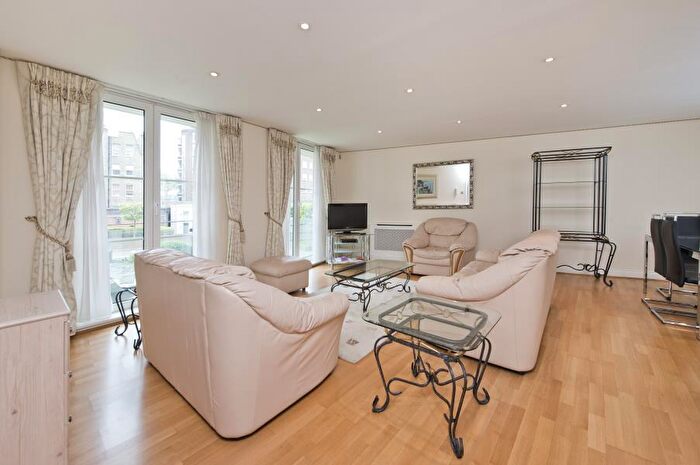 2 Bedroom Flat To Rent In Elizabeth Court, Palgrave Gardens, London, NW1