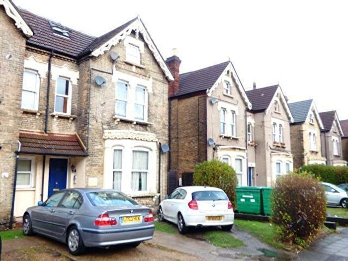 Studio To Rent In Coventry Road, Ilford, IG1