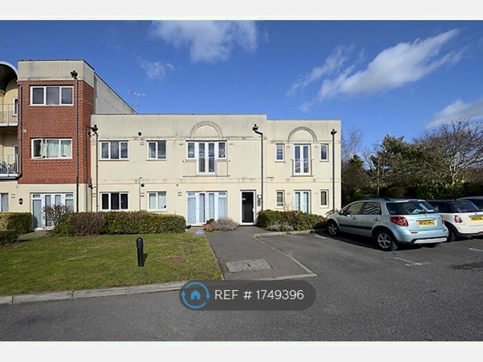 2 Bedroom Flat To Rent In Wolf Lane, Windsor, SL4