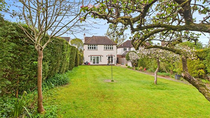 4 Bedroom Detached House For Sale In Scotts Grove Road, Chobham, Surrey, GU24