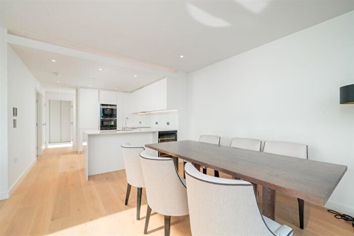 3 Bedroom Apartment To Rent In Hampton Tower, South Quay Plaza, London, E14