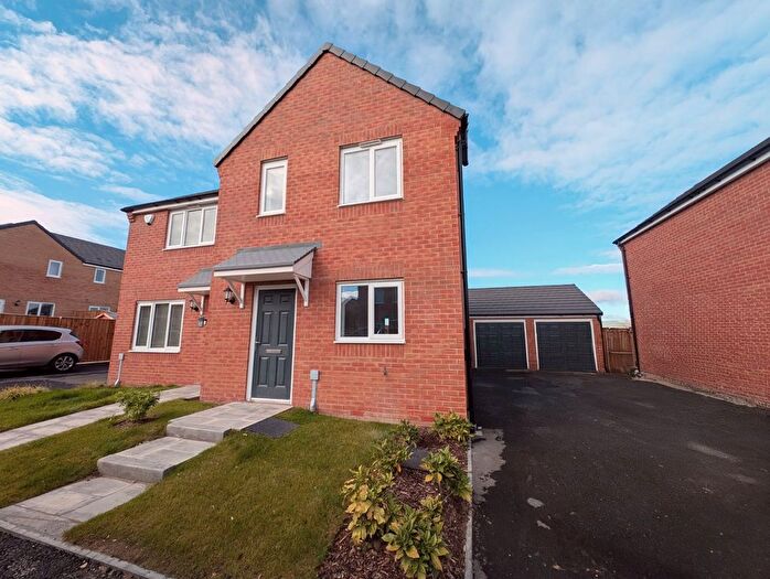 3 Bedroom Semi-Detached House To Rent In Frickley Drive, South Elmsall, Pontefract, West Yorkshire, WF9