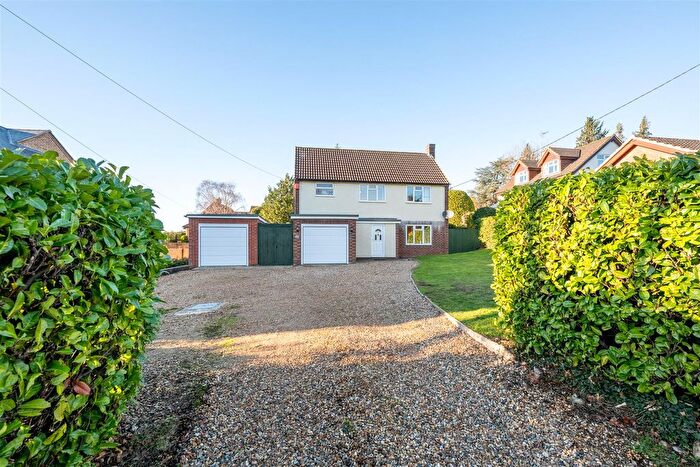 3 Bedroom Detached House For Sale In Cleat Hill, Bedford, MK41